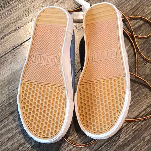 Old Navy Shoes - Picture 2 of 3